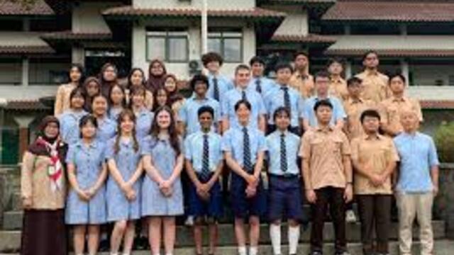 Sekolah Internasional vs Nasional